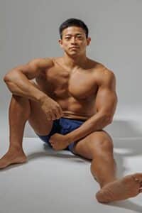 【無料で読める】イケメン筋肉マッチョ写真集「Muscle Model Japan」06: 元アメフト選手ボディビルダーはこんなにデカい！（メンズ・筋トレ・モデル写真）